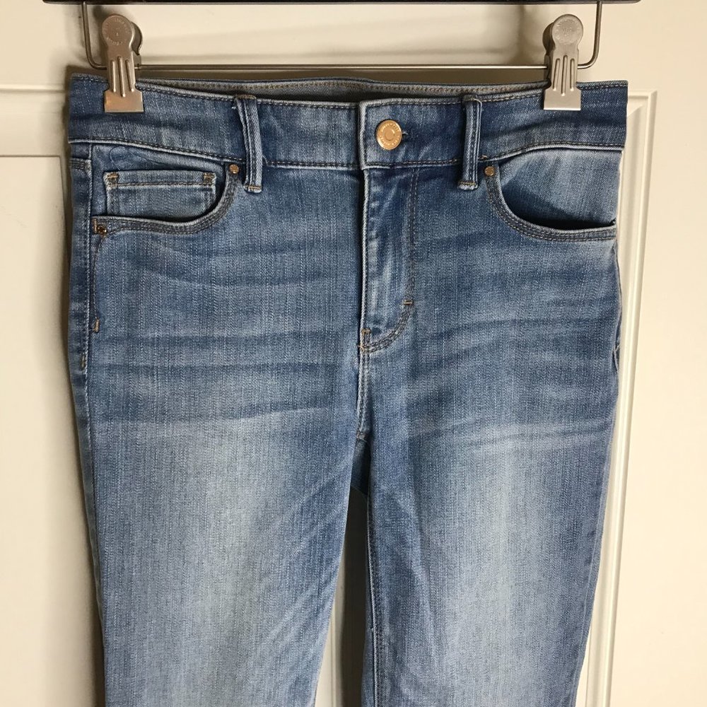 White House Black Market Women's The Skinny Crop Jeans Pearl Accent Blue~Size 00 - Picture 2 of 9